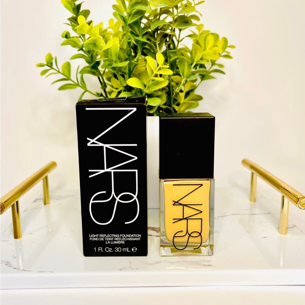 NARS Light Reflecting Foundation